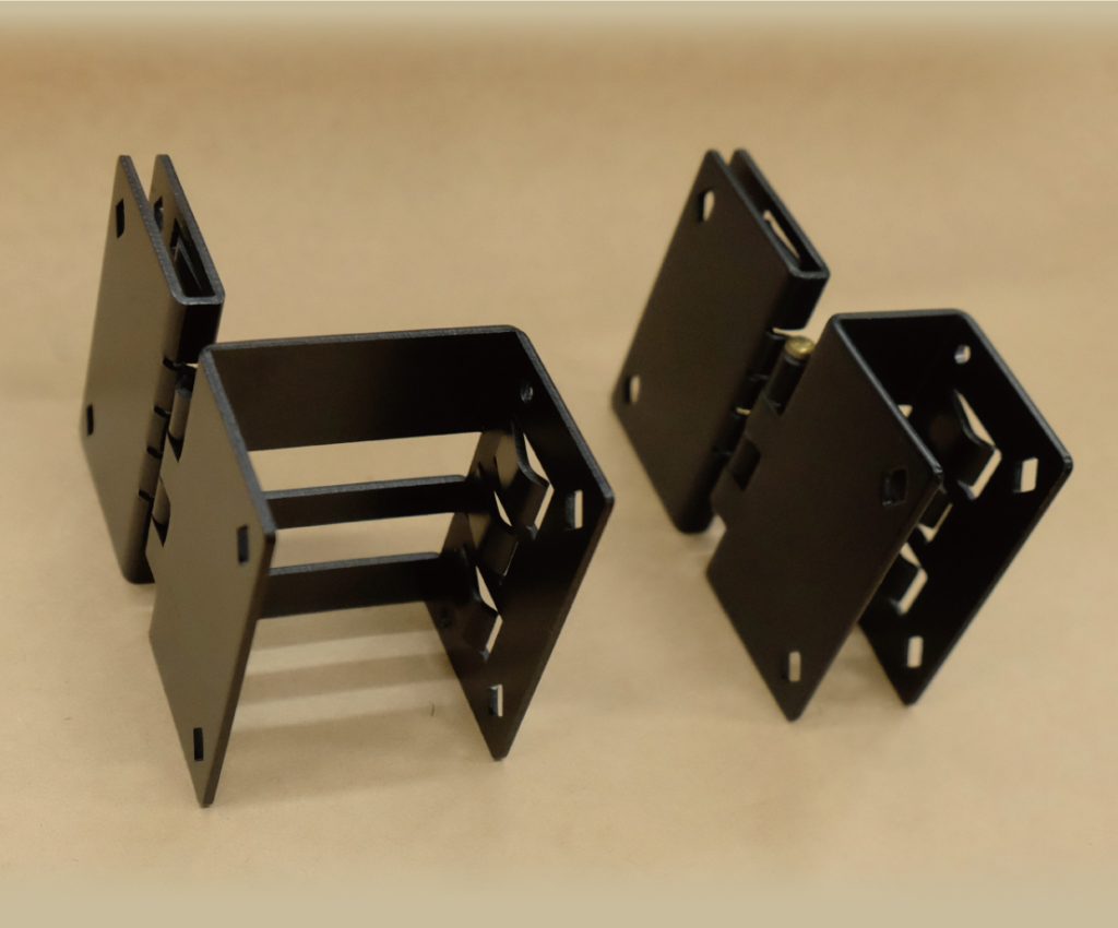 カラーボックスに扉付け 穴あけ接着剤不要 はさんで蝶番 ダンドリビス株式会社