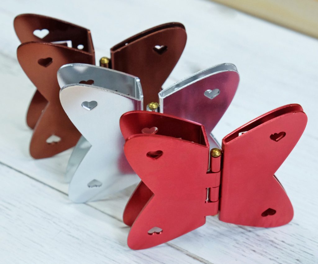 カラーボックスに扉付け 穴あけ接着剤不要 はさんで蝶番 ダンドリビス株式会社